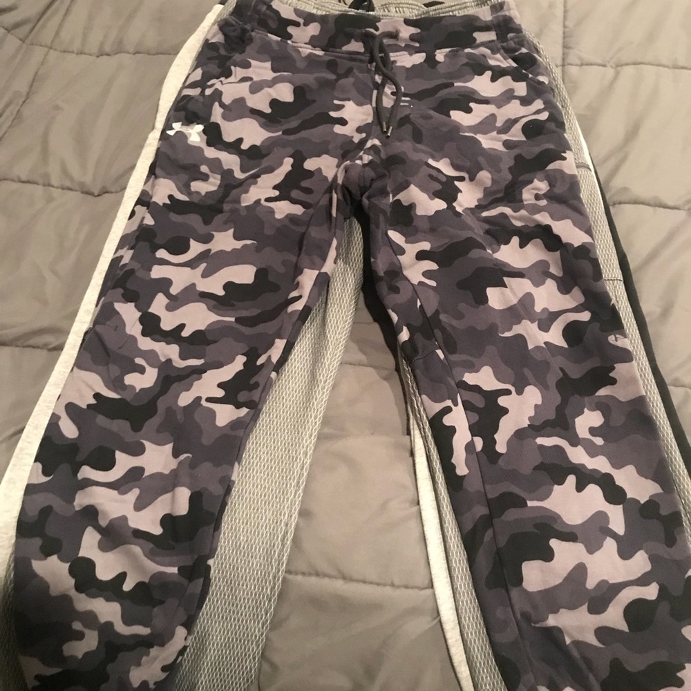 Bundled sweatpants